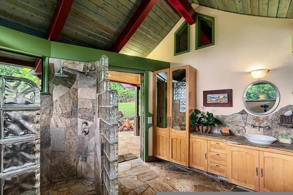 Sea Song in Kilauea With 4 Bedrooms and 4 Bathrooms