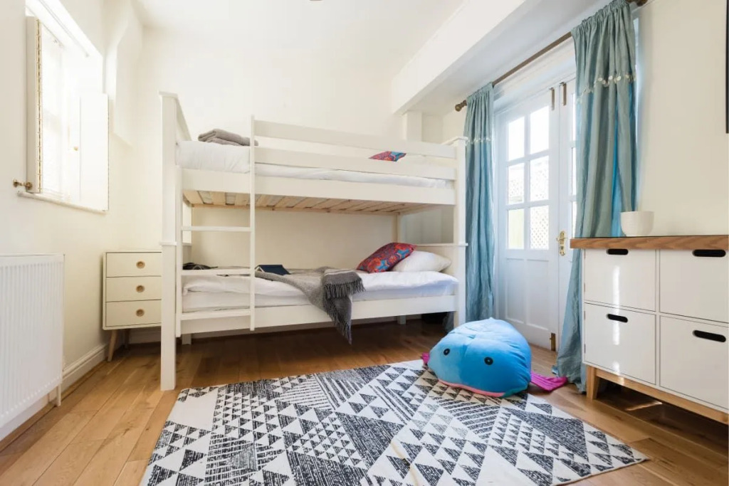 The Great Clarendon Lodge - Large & Stylish 4BDR Home