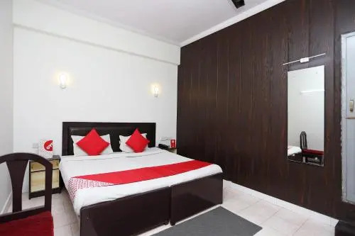 OYO 14511 Apollo Inn