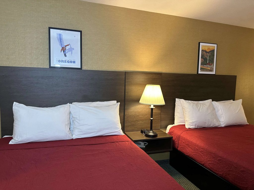 Eagle's View Inn & Suites