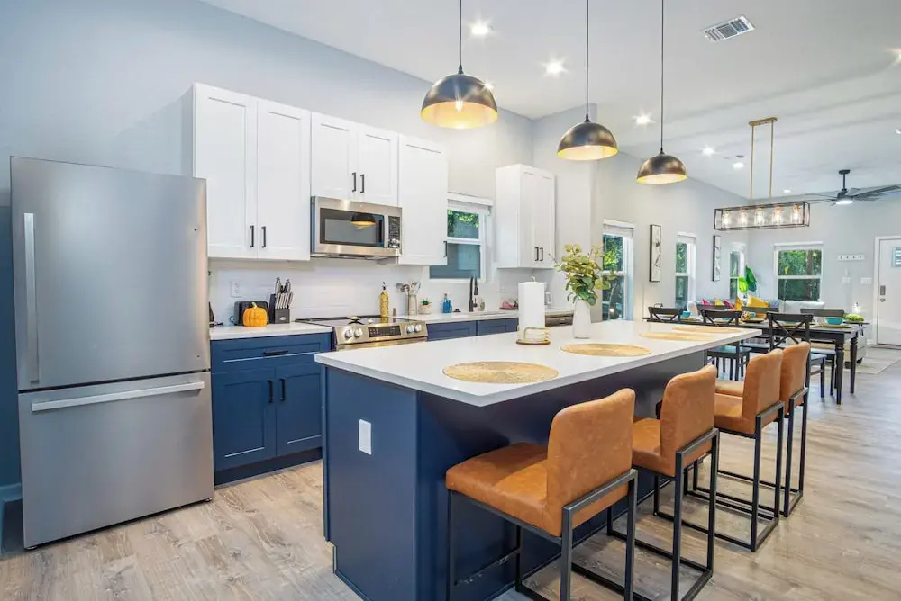 Experience Convenience w/ 4br/3ba Near Alamodome