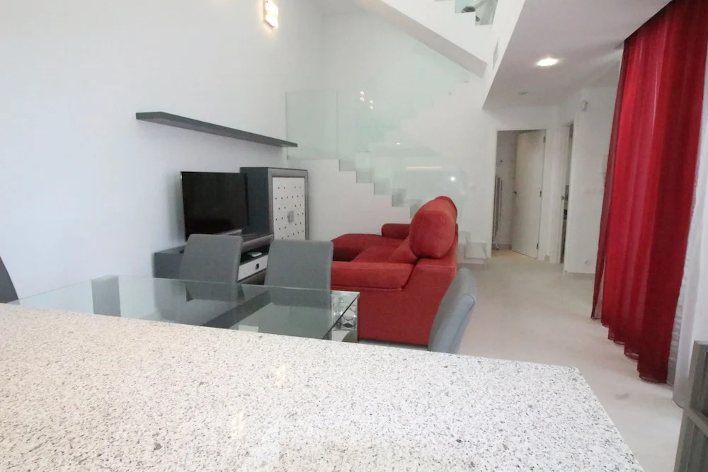 Villa con piscina Activa28
