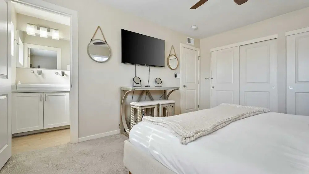 Heated Pool, Fire Pit, Games & Outdoor Dining Just Minutes to Old Town Drift House by Avantstay