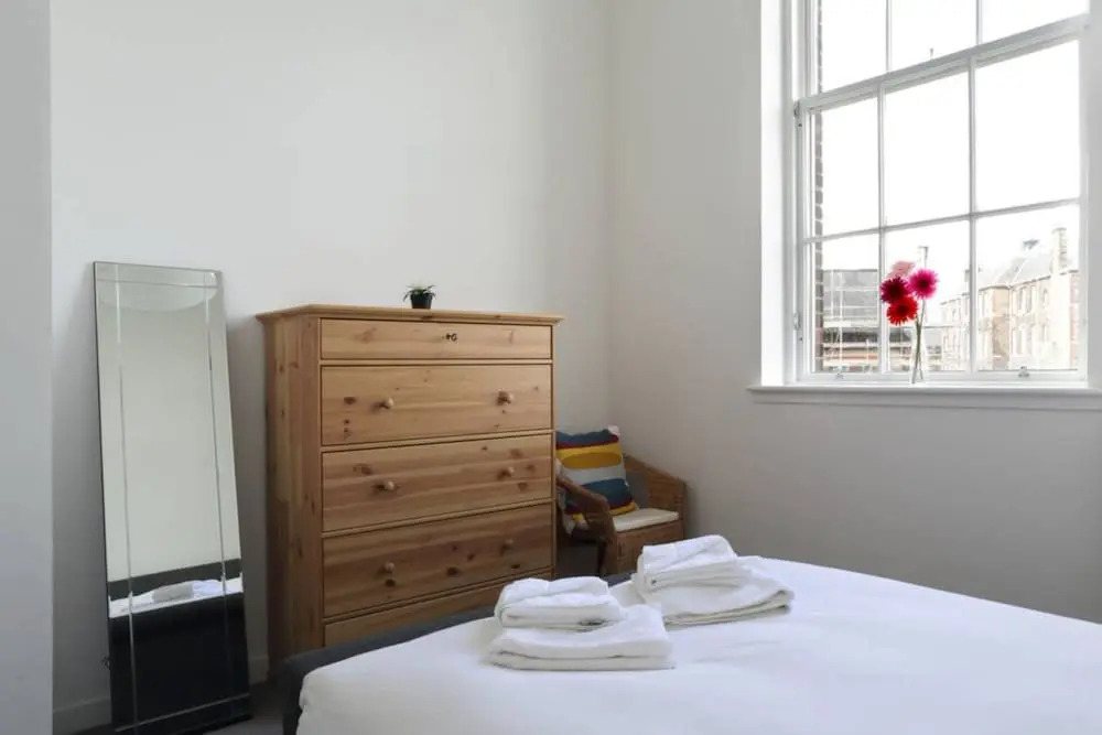 Spacious 2 Bedroom Loft In Converted School