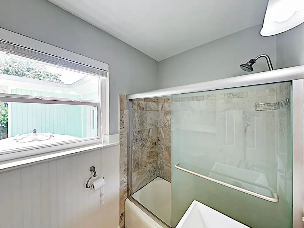 New Listing! Island - Walk To Amphitheatre 2 Bedroom Home