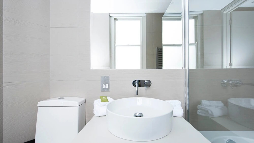 Bright and Modern 1BR flat in West London