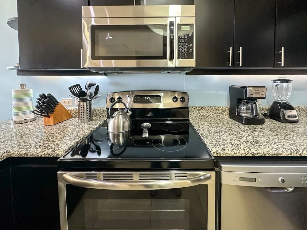 Wake Up Close to the Ocean in This 2BR Condo