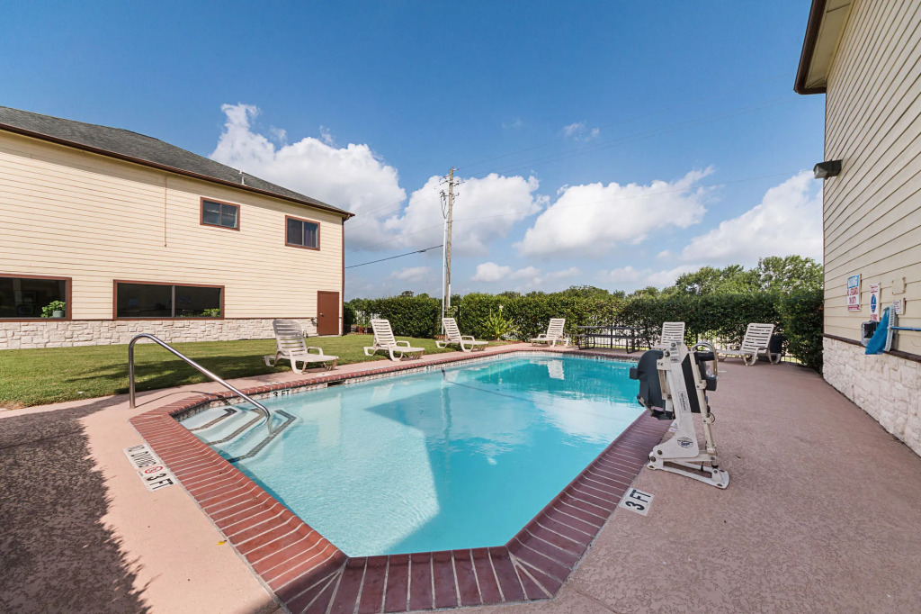 Quality Inn & Suites Victoria South
