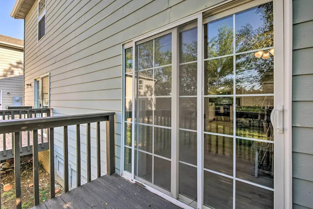 Townhome 1-min Walk to Lake & Close to Sdc!