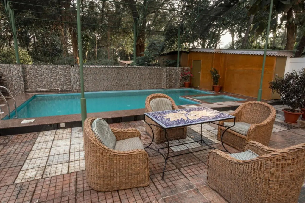 Hotel Raj Resort