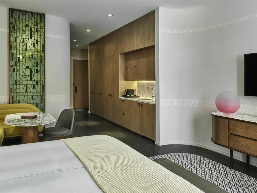 SLS LUX Brickell