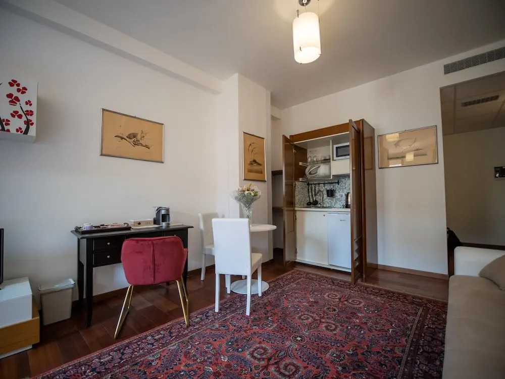 EGO Residence Ferrara & City Center Apartment