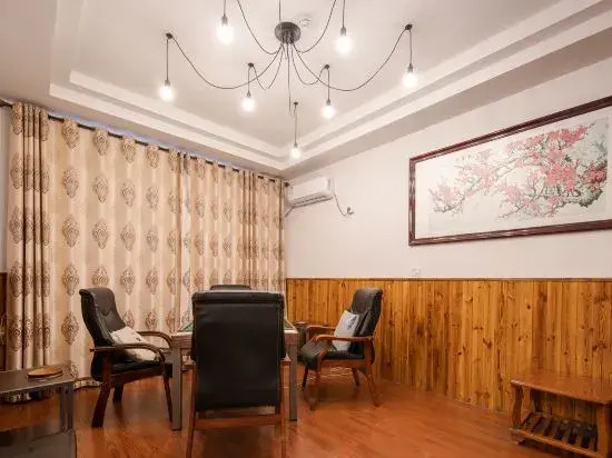 Qunshan Shanju Hotel