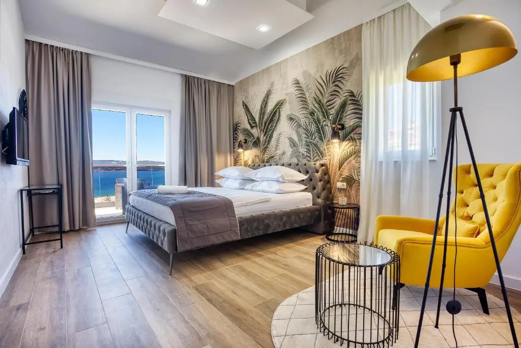 LUXURY VILLA PARADISE 120m from sandy beach, heated pool, billiard, max 12 pax