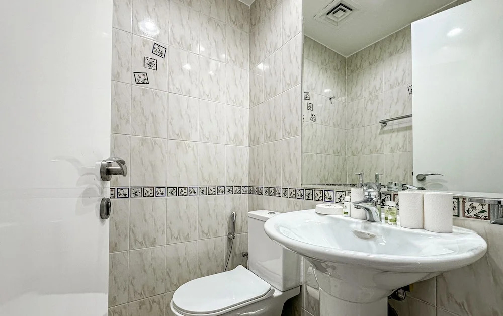 WelHome - Mesmerizing 1BR Apartment in Damac Waves A