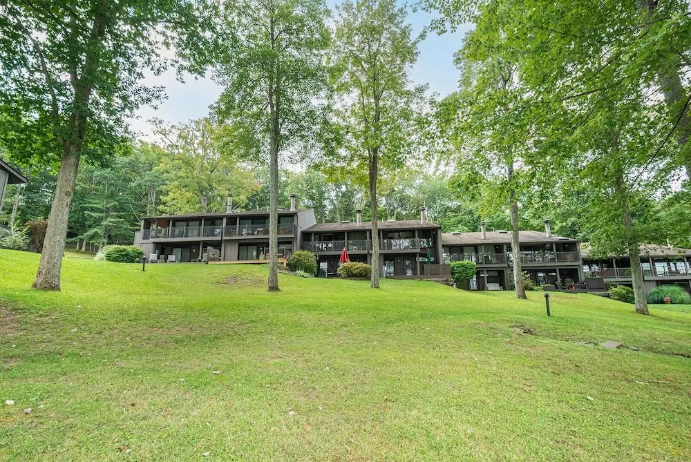 Four Hooppole South G6 by Taylor Made Deep Creek