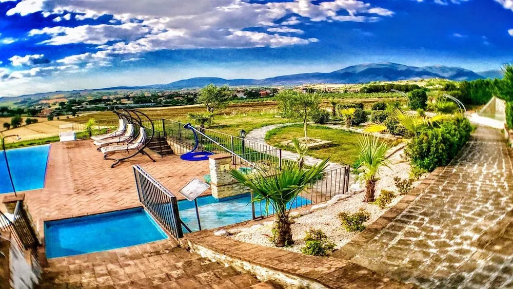 Spoleto By The Pool Whole Villa - Sleeps 24
