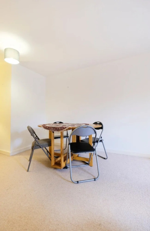 2 Bedroom Flat in Zone 1