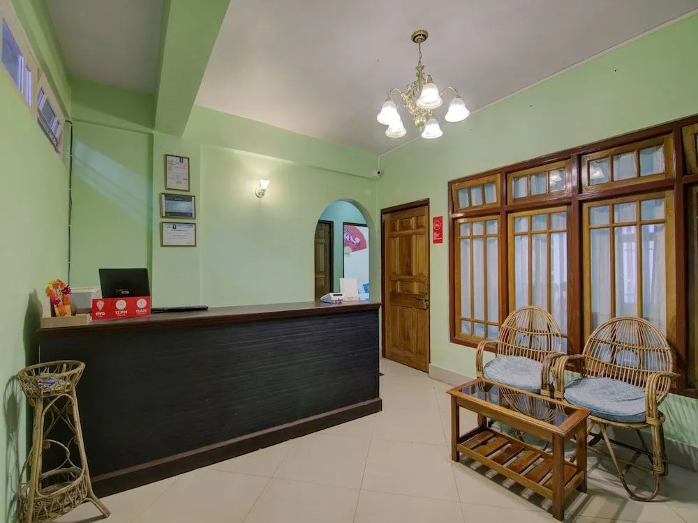 OYO 13844 AKD Hotel