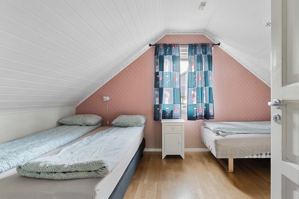 Lovely 4 Bedroom House With the View of Aurora