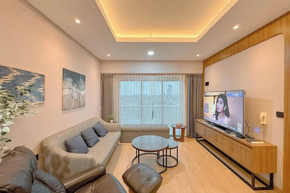 Modern Look With Wooden Accent 3Br At Kondominium Puncak Marina Apartment