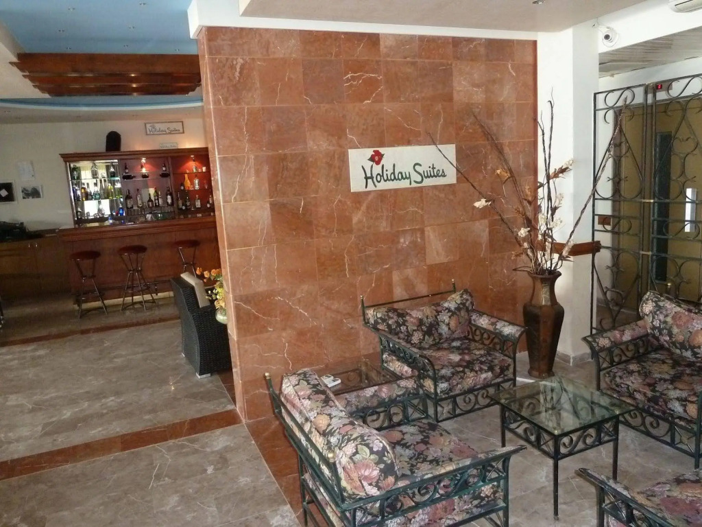 Holiday Suites Hotel & Beach Resort
