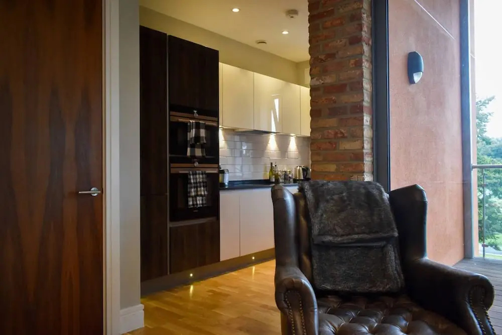 Modern 1 Bedroom Apartment With Balcony By Preston Park