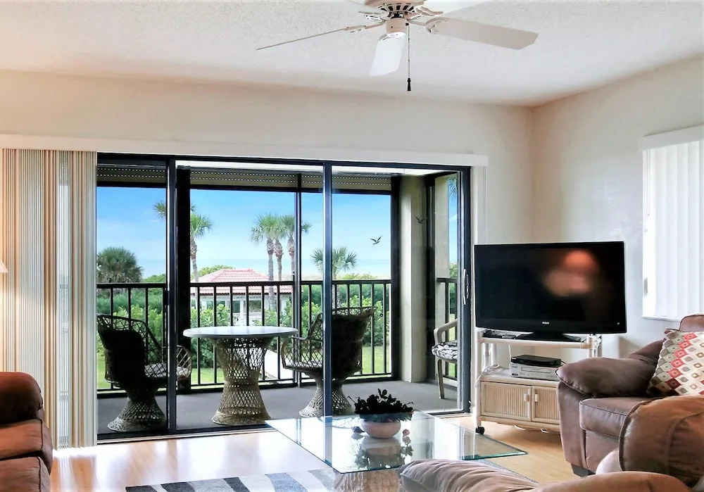 Land's End 206 Building 7 Corner Condo/3tvs/new Flooring!