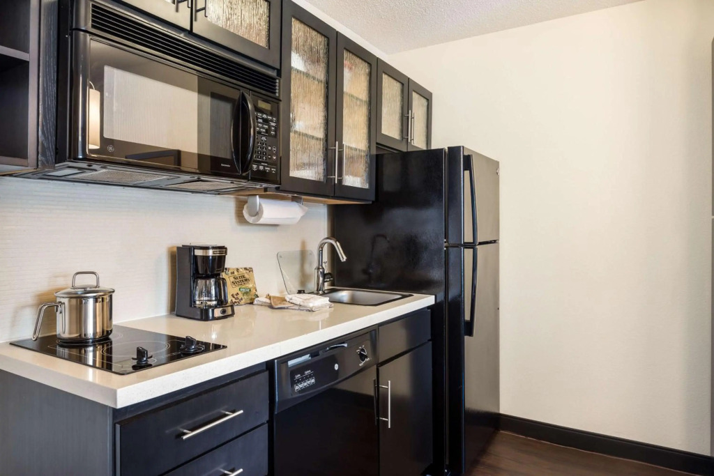 Sonesta Simply Suites Detroit Warren
