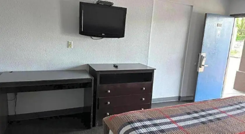 DELUXE INN augusta