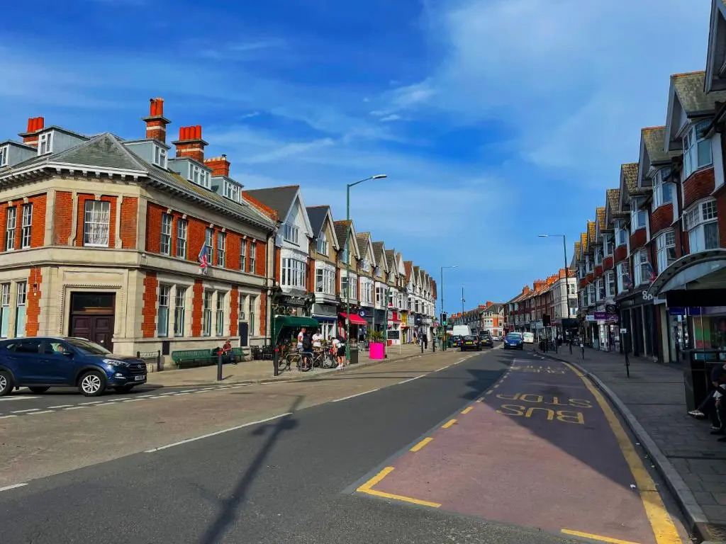 Private Two Bedroom Residence in Southbourne - Private Parking - Off the High Street - Minutes Away from the Beach