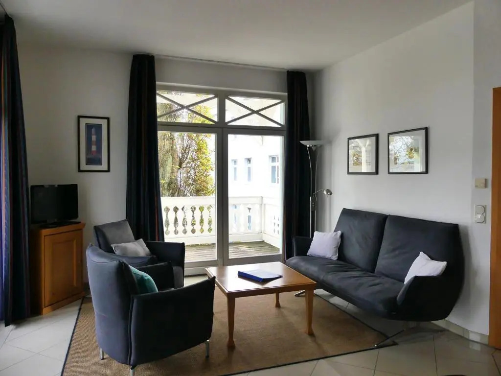 Haus Strandburg - by Rujana