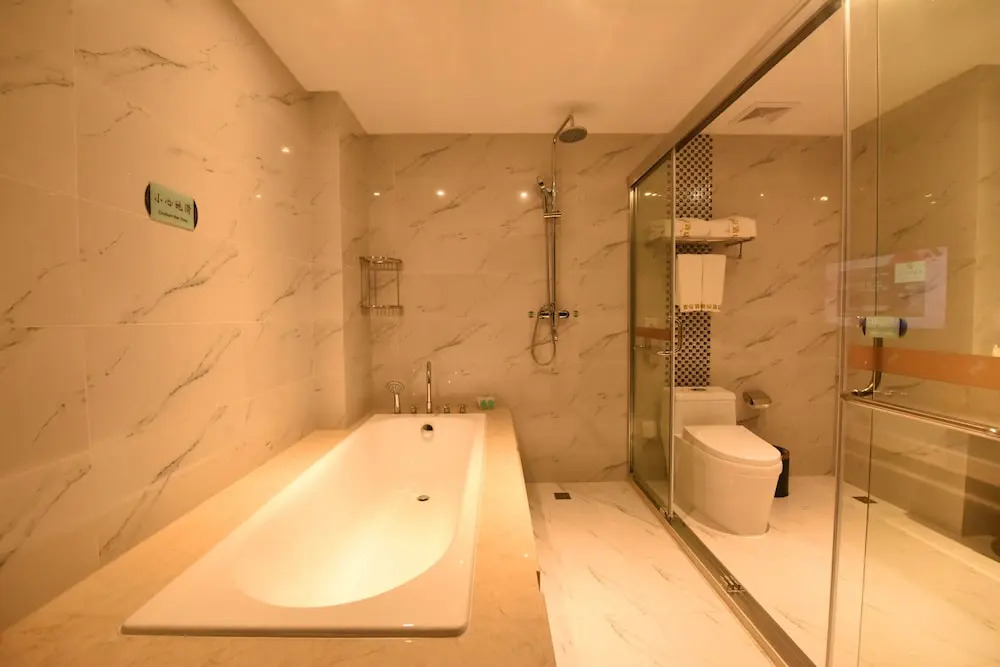 Savile K-Knight Luan Hotel