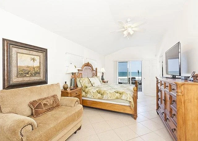 Blue Ocean Breeze 5 Br home by RedAwning