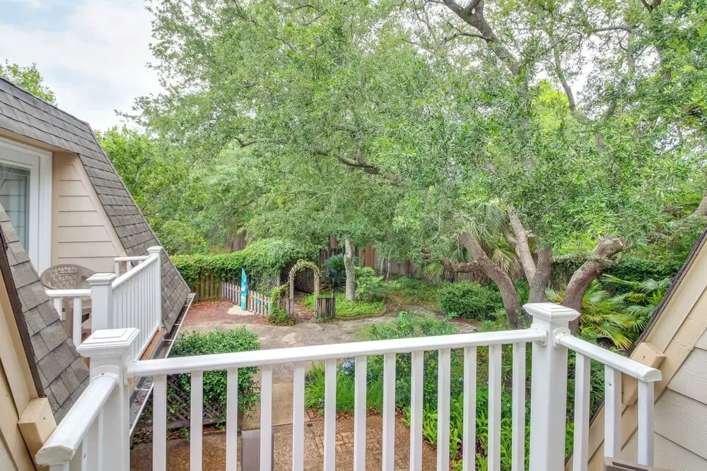 5 Mi to Pensacola Beach: Townhome w/ Yard