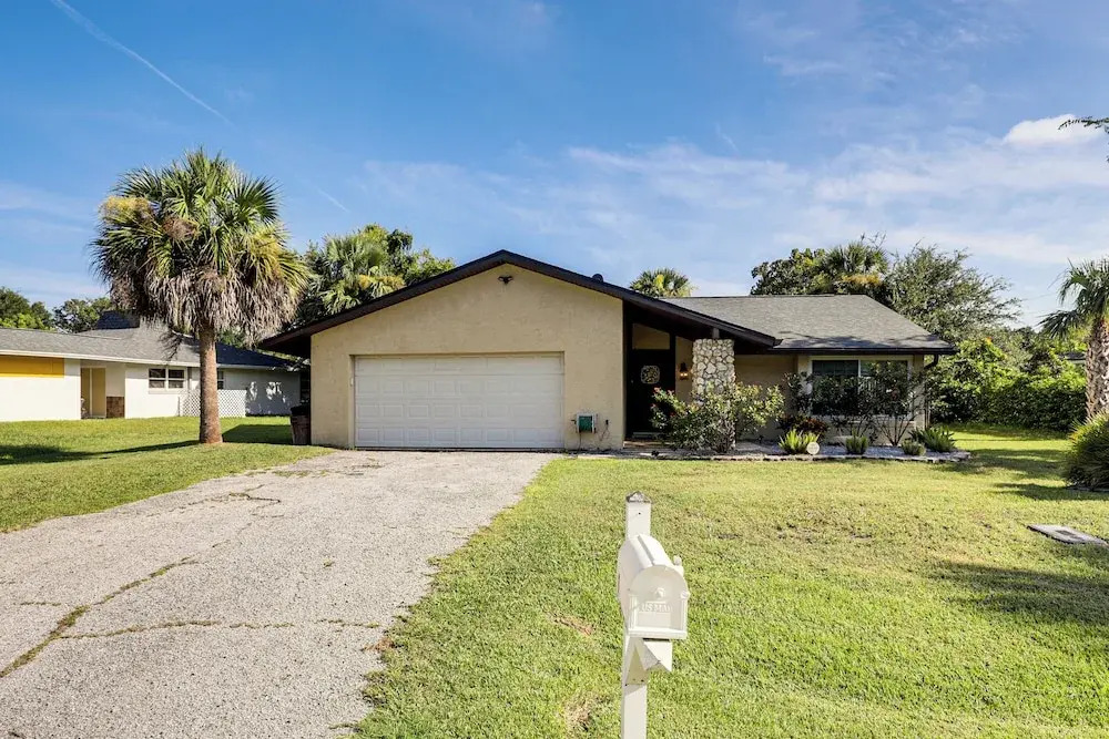 Palm Coast Escape w/ Outdoor Oasis: 6 Mi to Shore!