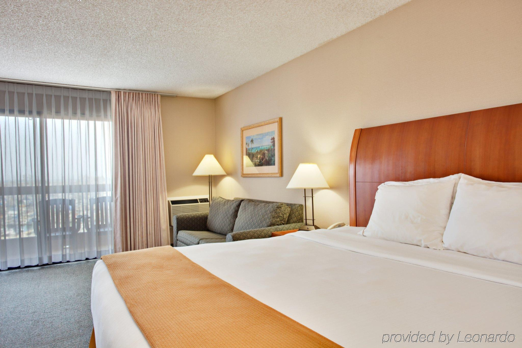 Holiday Inn Express Hotel & Suites Ventura Harbor by IHG