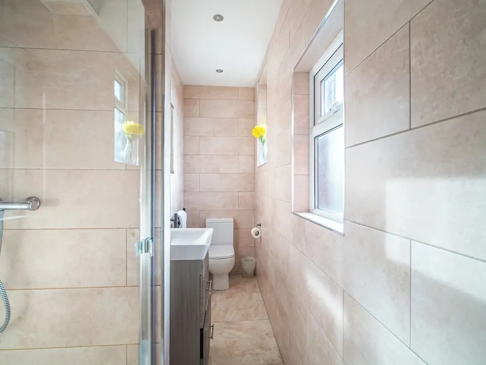 Stylish & Spacious Apartment With Private Balcony