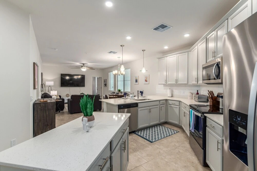 Queen Creek #305 1 Bedroom Condo by Redawning