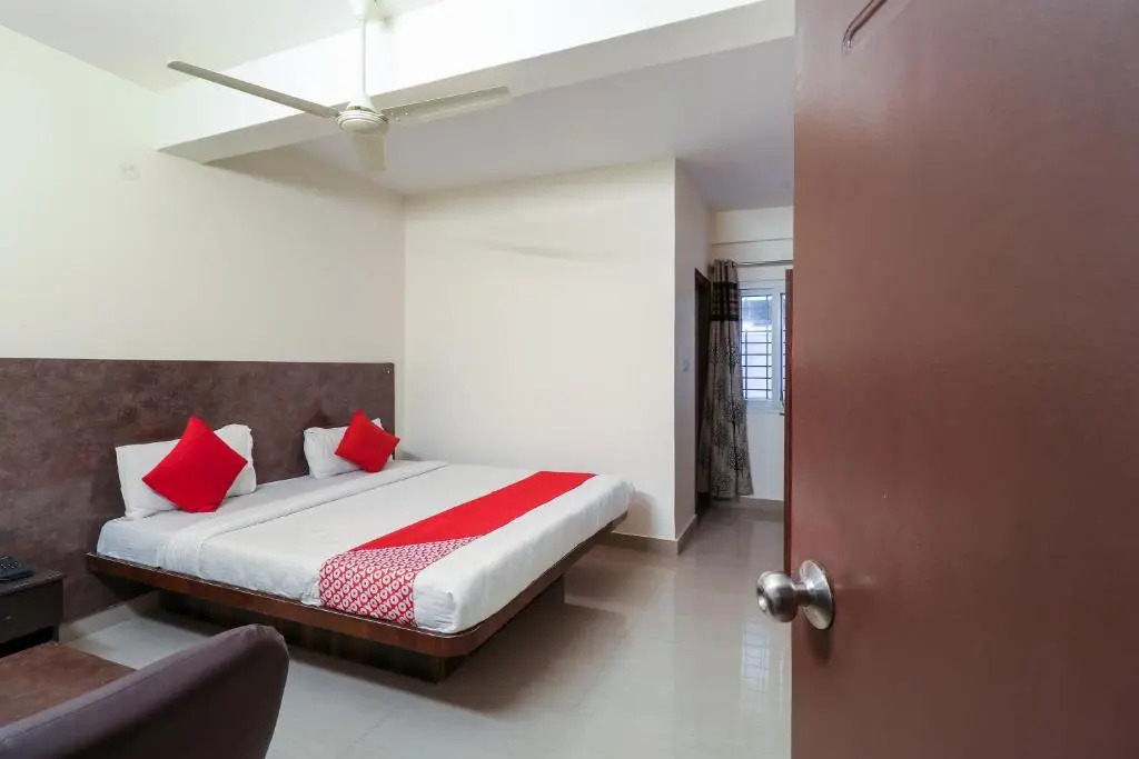 OYO 65927 Balaji Grand Inn