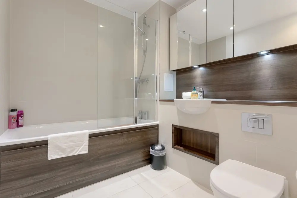 1 Bedroom Flat in Surrey Quays With Balcony