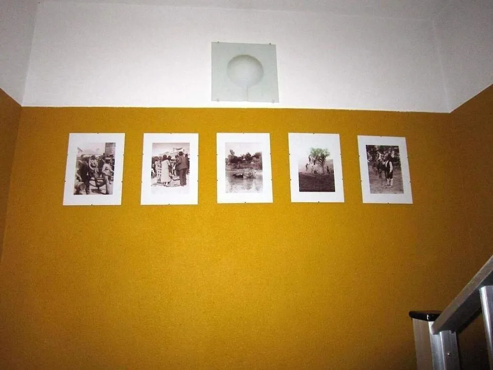 E-Nove Lounge Hostel Caffe