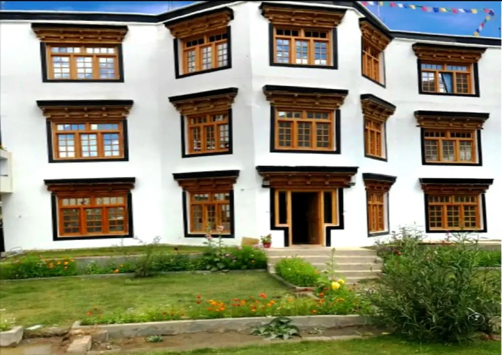 Omasila Hotel