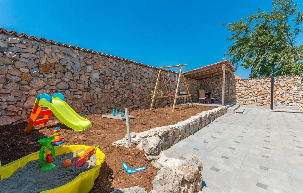 Lovely Home In Donje Rastane