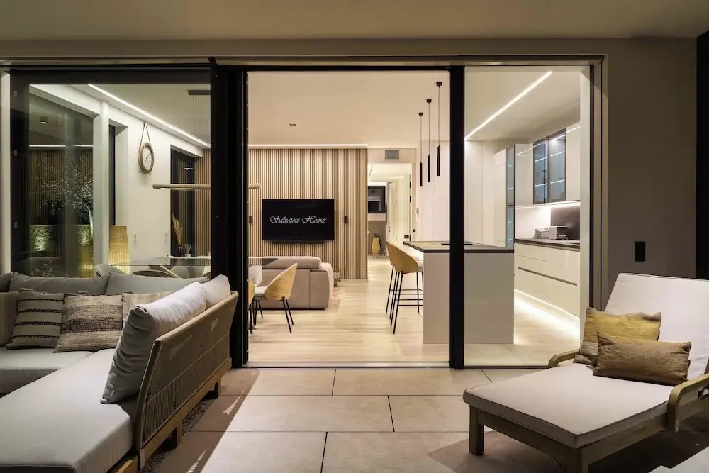 SalvatoreHomes - Pure Luxury in the Centre of Bardolino with Pool & Private Jacuzzi - Casa Olivia - a 5 Star Luxury Collection at Lake Garda