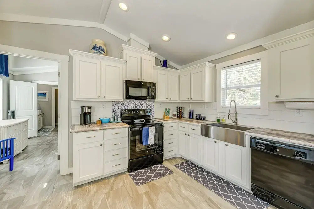 2 Blocks From Aransas Bay: Family Home w/ Patio!