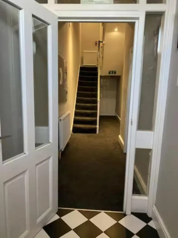 Extra Large Six Bed Six Bath Townhouse