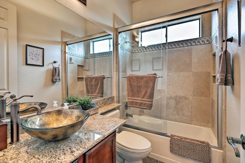 11 Mi to Phoenix Raceway: Luxury Sonoran Oasis!