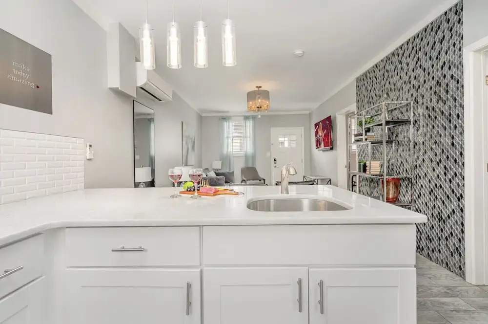 Lucent Pearl - Private Patio - Near Broadway