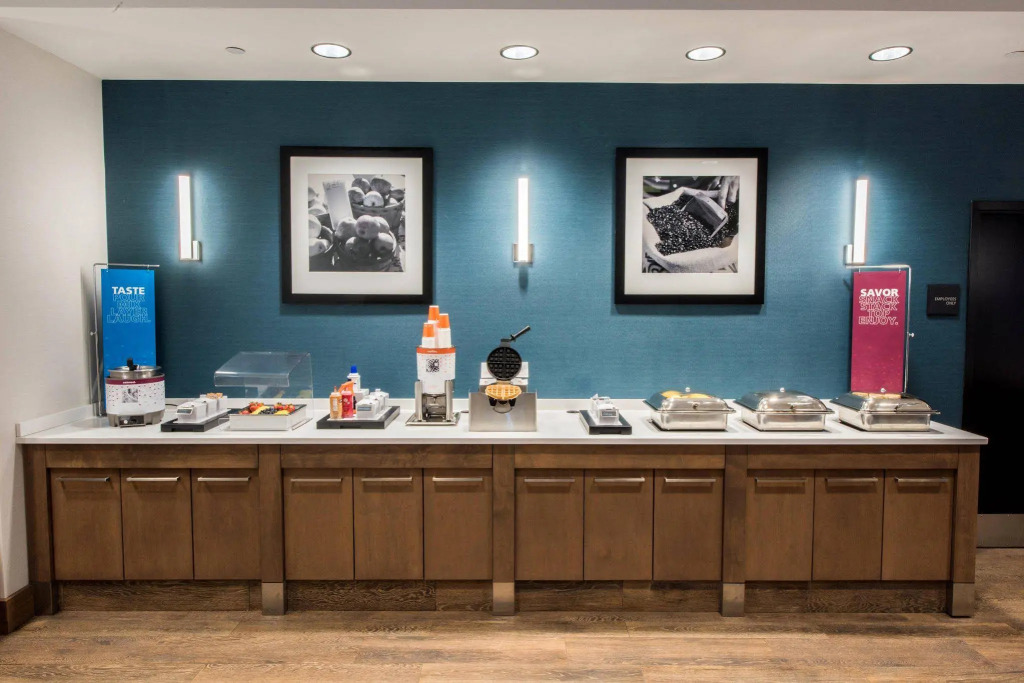 Holiday Inn Express-Western Avenue University